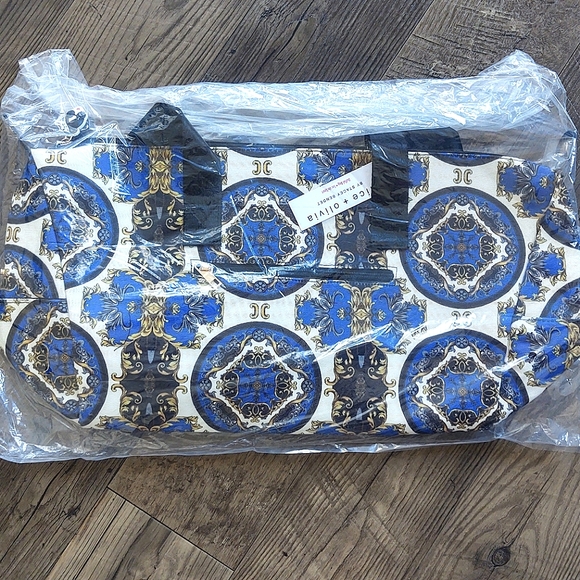 ALICE +OLIVIA Duffle Bag - Regal Romance in Sapphire Blue - Picture 5 of 7